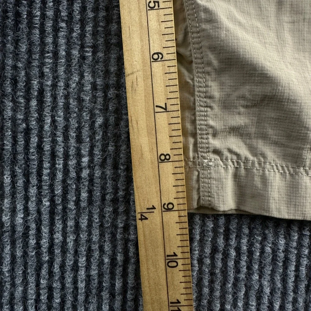 The North Face Mens Khaki Tan Nylon Ripstop Cargo Shorts Large Regular 9 Inseam